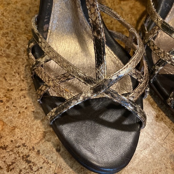 Sofft Women’s gold and brown snakeskin leather Strappy heel sandals - Picture 4 of 9